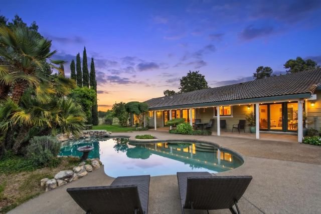 10107 Justamere Ln, Elk Grove, CA 95624