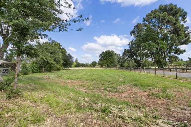 10107 Justamere Ln, Elk Grove, CA 95624