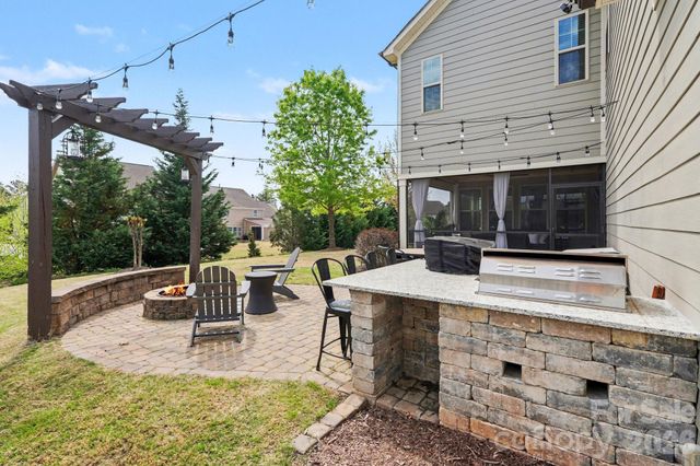 17005 Luvera Lane, Charlotte, NC 28278