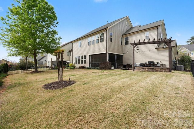 17005 Luvera Lane, Charlotte, NC 28278