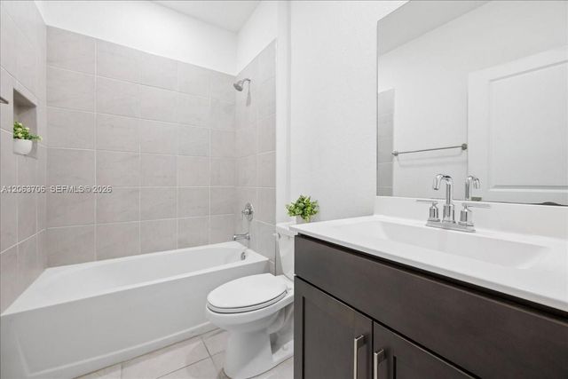 2478 SE 10th Court, Homestead, FL 33035