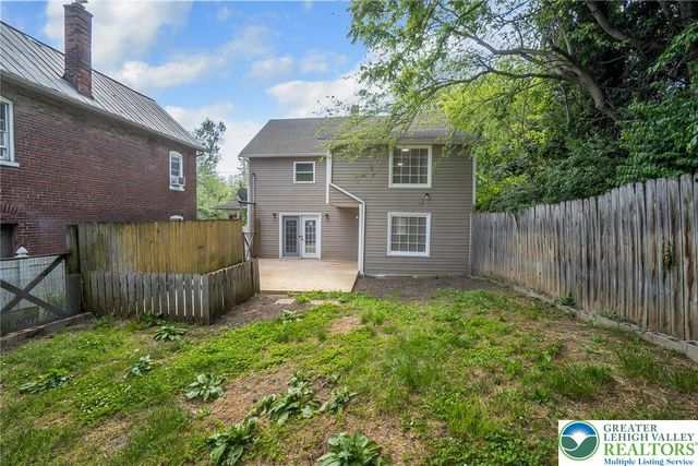 215 Lackawanna Avenue, Nazareth Boro, PA 18064