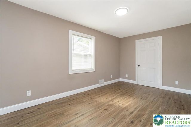 215 Lackawanna Avenue, Nazareth Boro, PA 18064