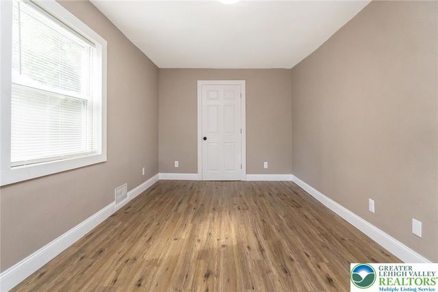 215 Lackawanna Avenue, Nazareth Boro, PA 18064