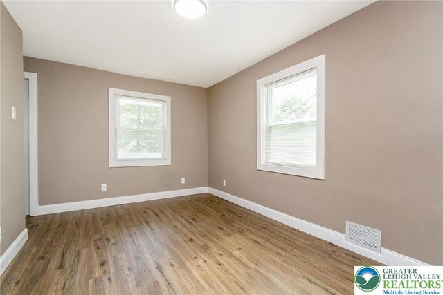 215 Lackawanna Avenue, Nazareth Boro, PA 18064