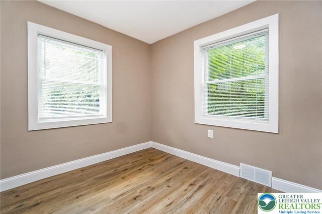 215 Lackawanna Avenue, Nazareth Boro, PA 18064
