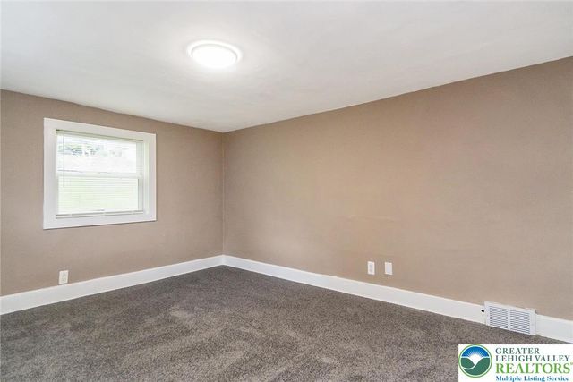 215 Lackawanna Avenue, Nazareth Boro, PA 18064