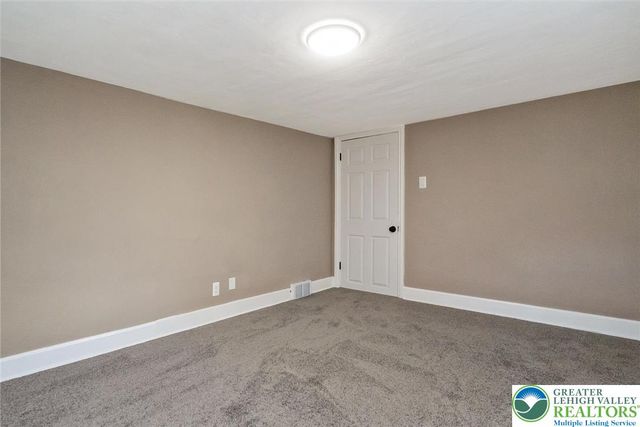 215 Lackawanna Avenue, Nazareth Boro, PA 18064