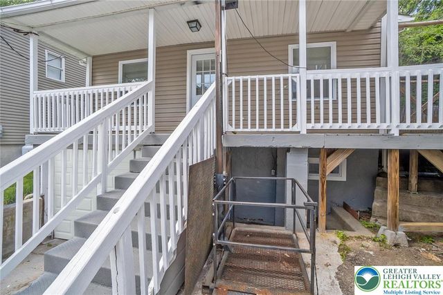 215 Lackawanna Avenue, Nazareth Boro, PA 18064