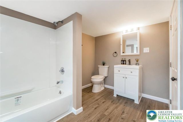 215 Lackawanna Avenue, Nazareth Boro, PA 18064