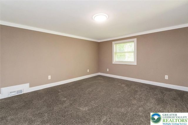 215 Lackawanna Avenue, Nazareth Boro, PA 18064