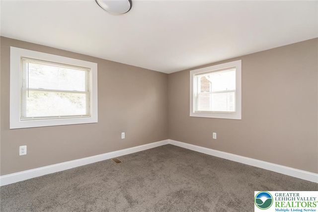 215 Lackawanna Avenue, Nazareth Boro, PA 18064