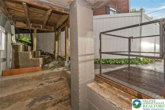 215 Lackawanna Avenue, Nazareth Boro, PA 18064