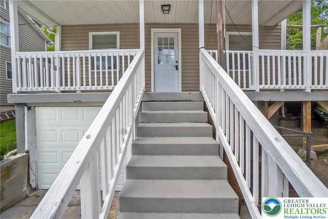 215 Lackawanna Avenue, Nazareth Boro, PA 18064