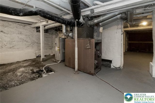 215 Lackawanna Avenue, Nazareth Boro, PA 18064