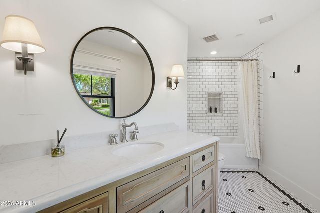 8202 N 74TH Place, Scottsdale, AZ 85258