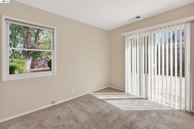 4225 Sherwood Ct, Concord, CA 94521