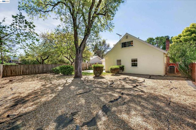 4225 Sherwood Ct, Concord, CA 94521