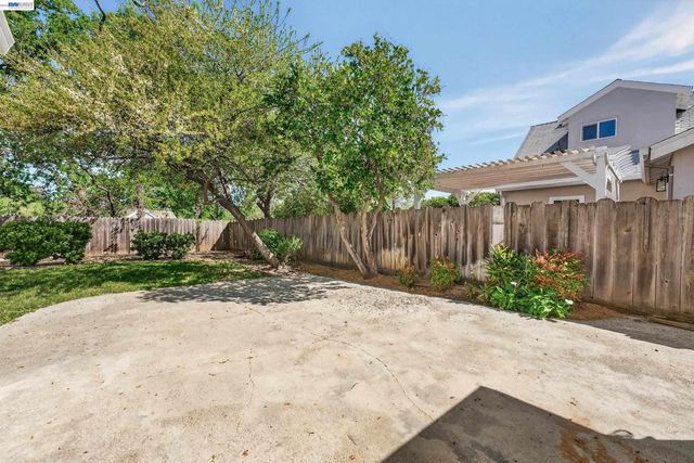 4225 Sherwood Ct, Concord, CA 94521