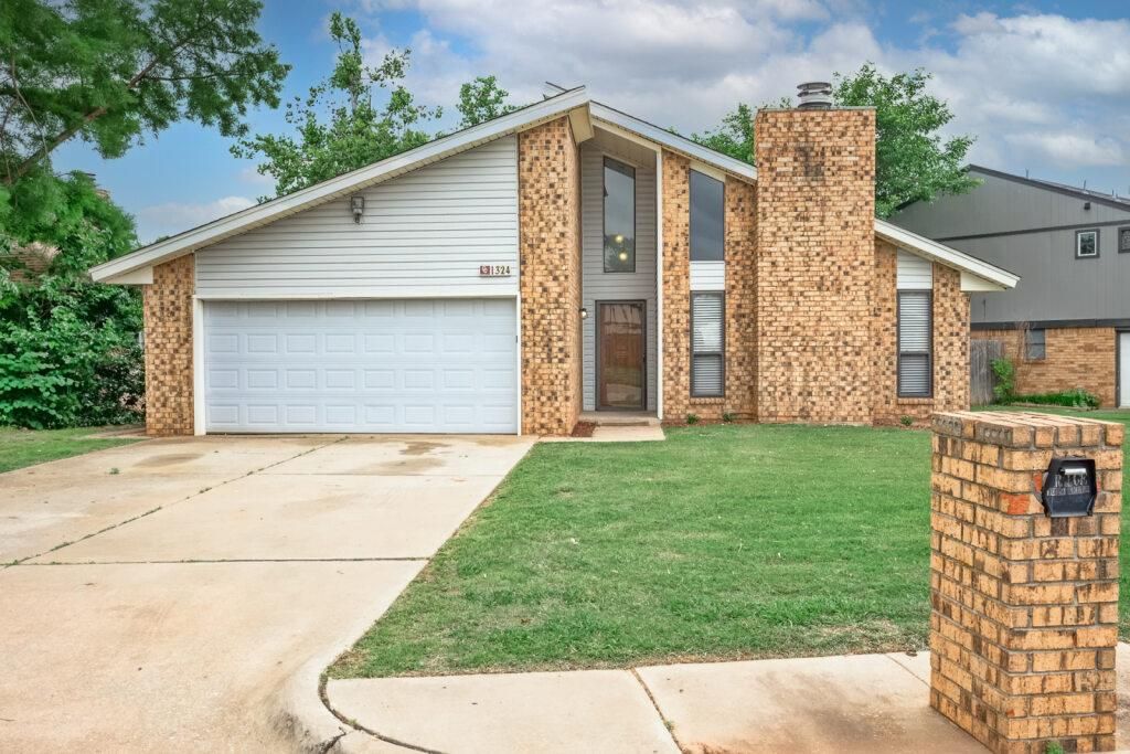 1324 Kelly Park Road, Edmond, OK 73003