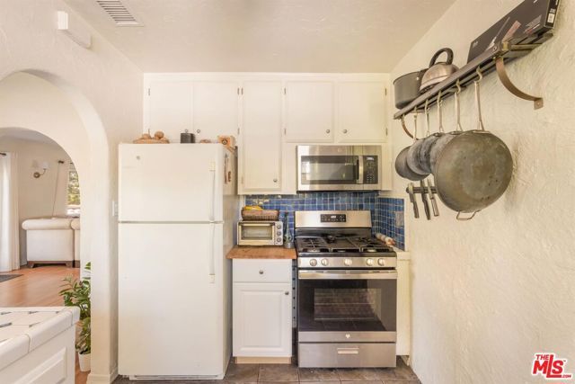 3359 Primera Drive, Los Angeles, CA 90068