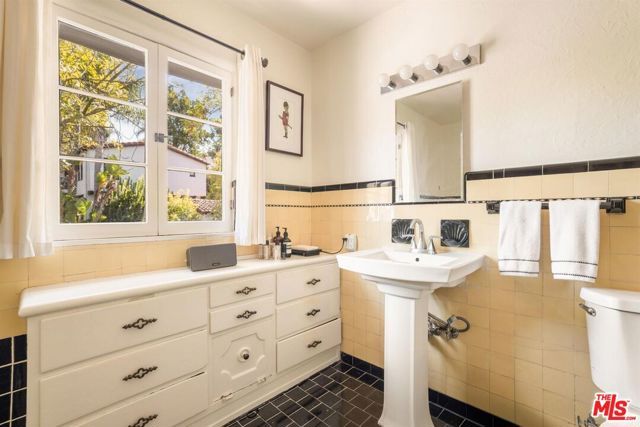 3359 Primera Drive, Los Angeles, CA 90068