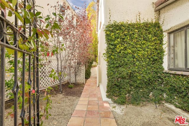 3359 Primera Drive, Los Angeles, CA 90068