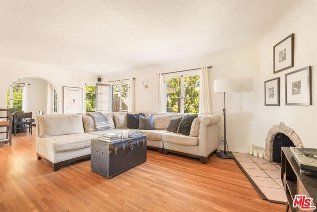 3359 Primera Drive, Los Angeles, CA 90068