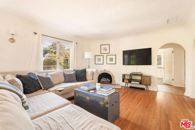 3359 Primera Drive, Los Angeles, CA 90068