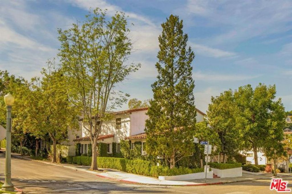 3359 Primera Drive, Los Angeles, CA 90068