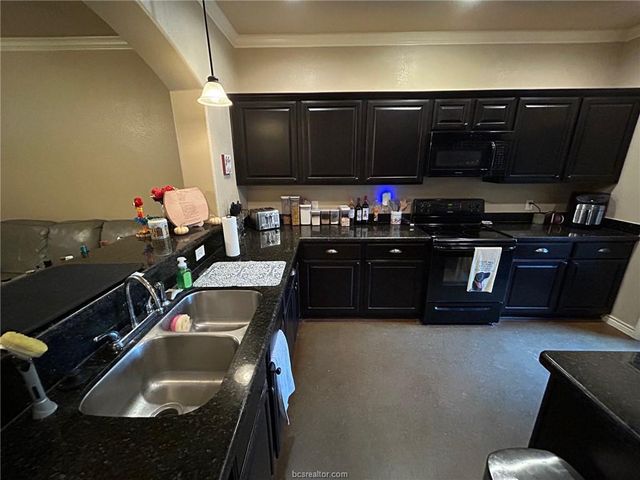 3332 Travis Cole, College Station, TX 77845