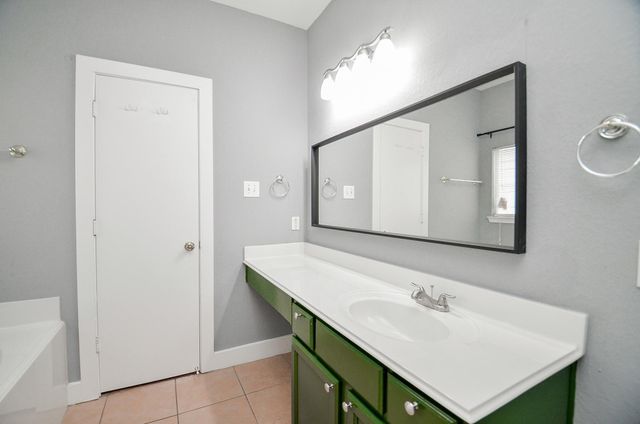 11924 Prior Park Dr, Houston, TX 77047