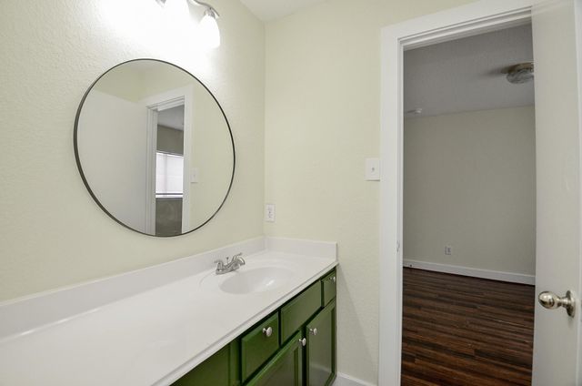 11924 Prior Park Dr, Houston, TX 77047