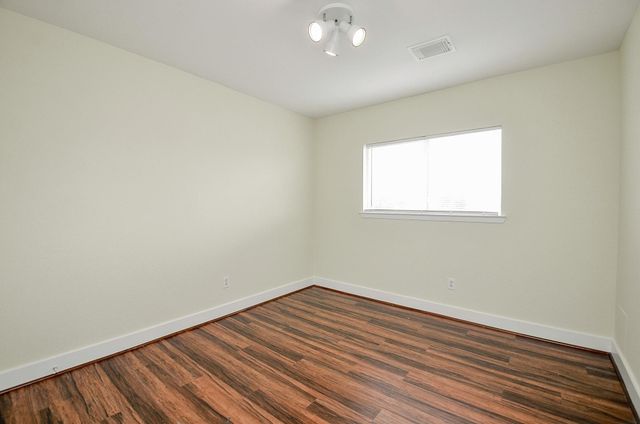 11924 Prior Park Dr, Houston, TX 77047