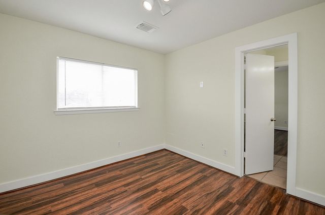 11924 Prior Park Dr, Houston, TX 77047