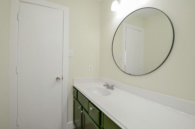 11924 Prior Park Dr, Houston, TX 77047