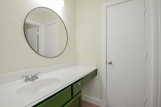 11924 Prior Park Dr, Houston, TX 77047