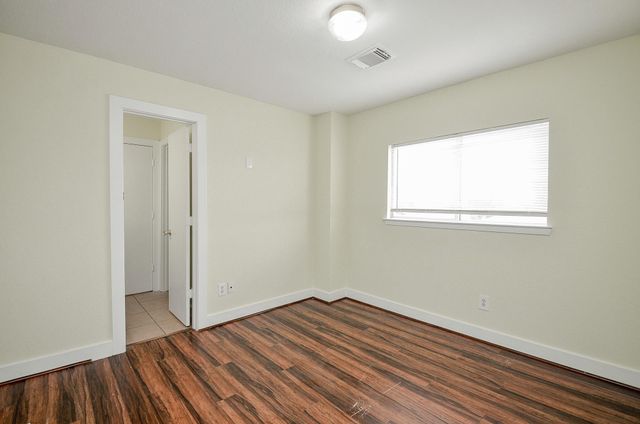 11924 Prior Park Dr, Houston, TX 77047