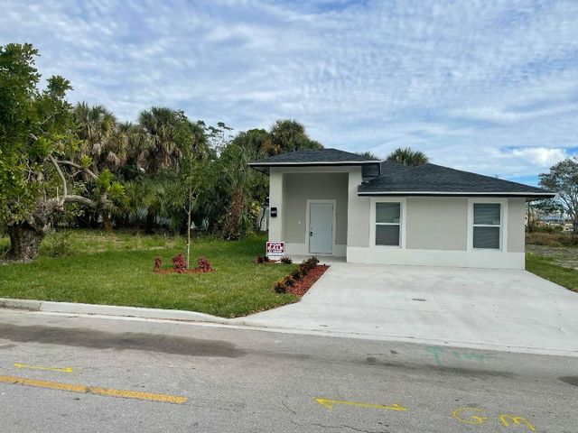 706 Dundas Court, Fort Pierce, FL 34950