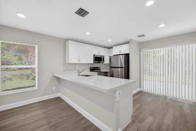 706 Dundas Court, Fort Pierce, FL 34950