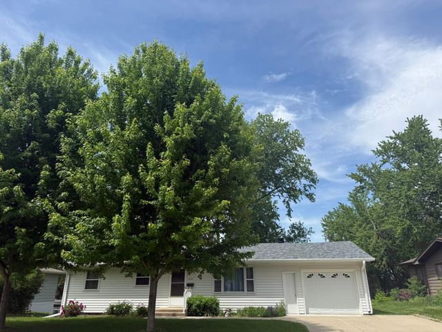 1420 Highland Place, Faribault, MN 55021