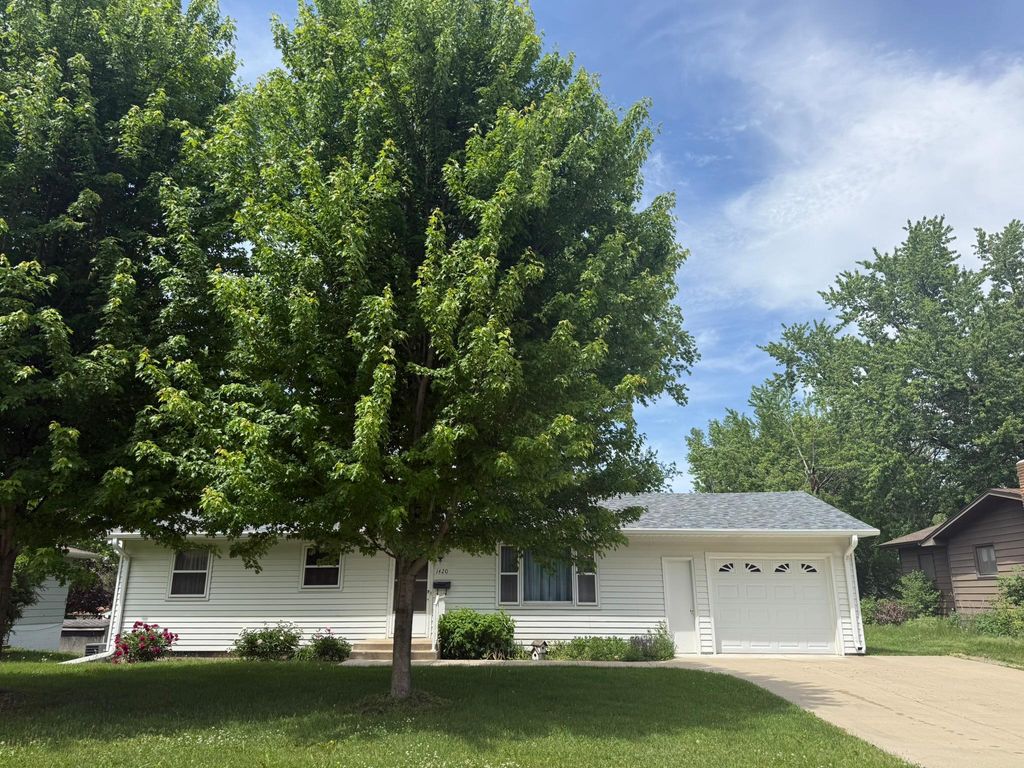 1420 Highland Place, Faribault, MN 55021