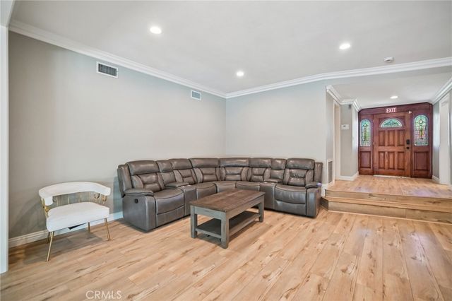 9509 Jellico Avenue, Northridge, CA 91325