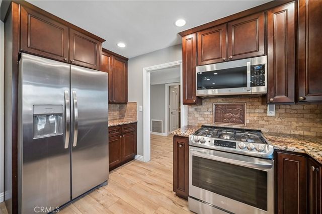 9509 Jellico Avenue, Northridge, CA 91325