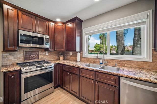 9509 Jellico Avenue, Northridge, CA 91325