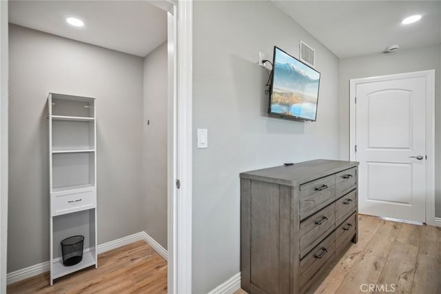 9509 Jellico Avenue, Northridge, CA 91325