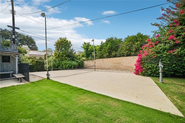 9509 Jellico Avenue, Northridge, CA 91325