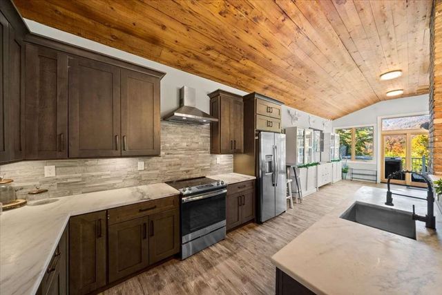 34 Mountain View Road, Winhall, VT 05340