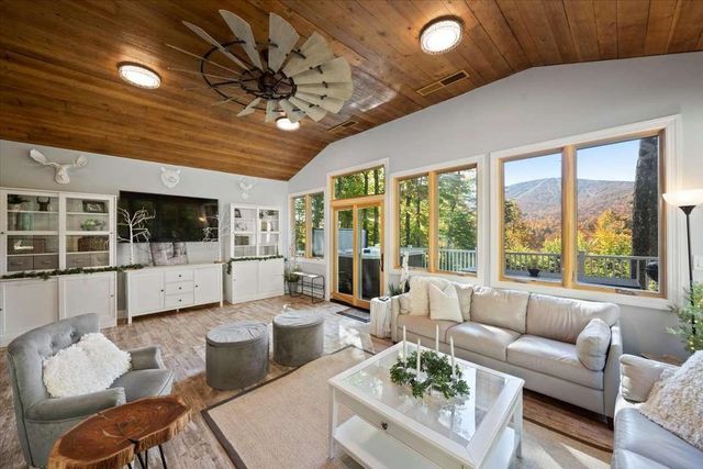 34 Mountain View Road, Winhall, VT 05340