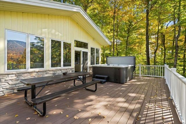 34 Mountain View Road, Winhall, VT 05340